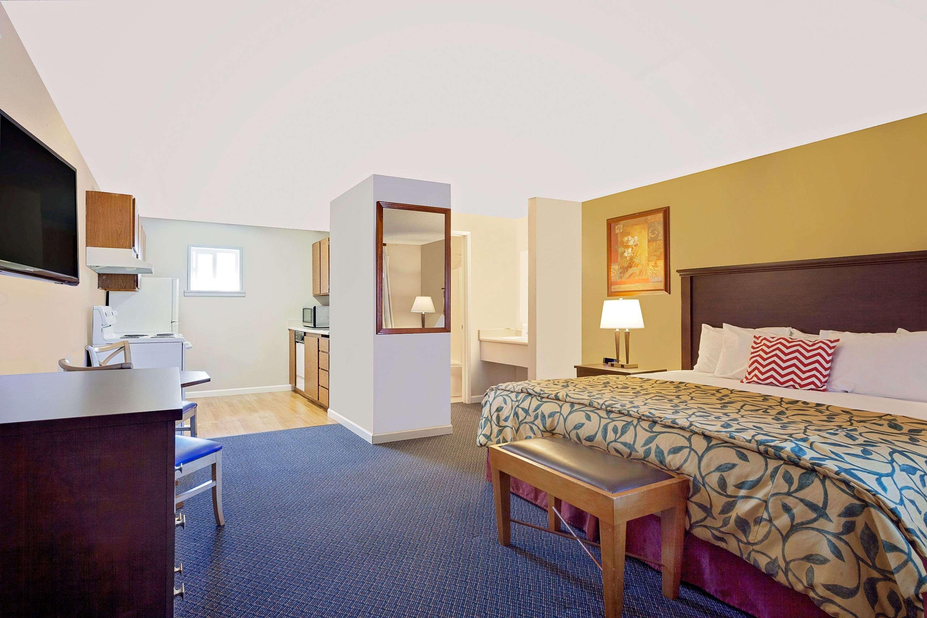 Days Inn By Wyndham Lakewood South Tacoma Eksteriør billede