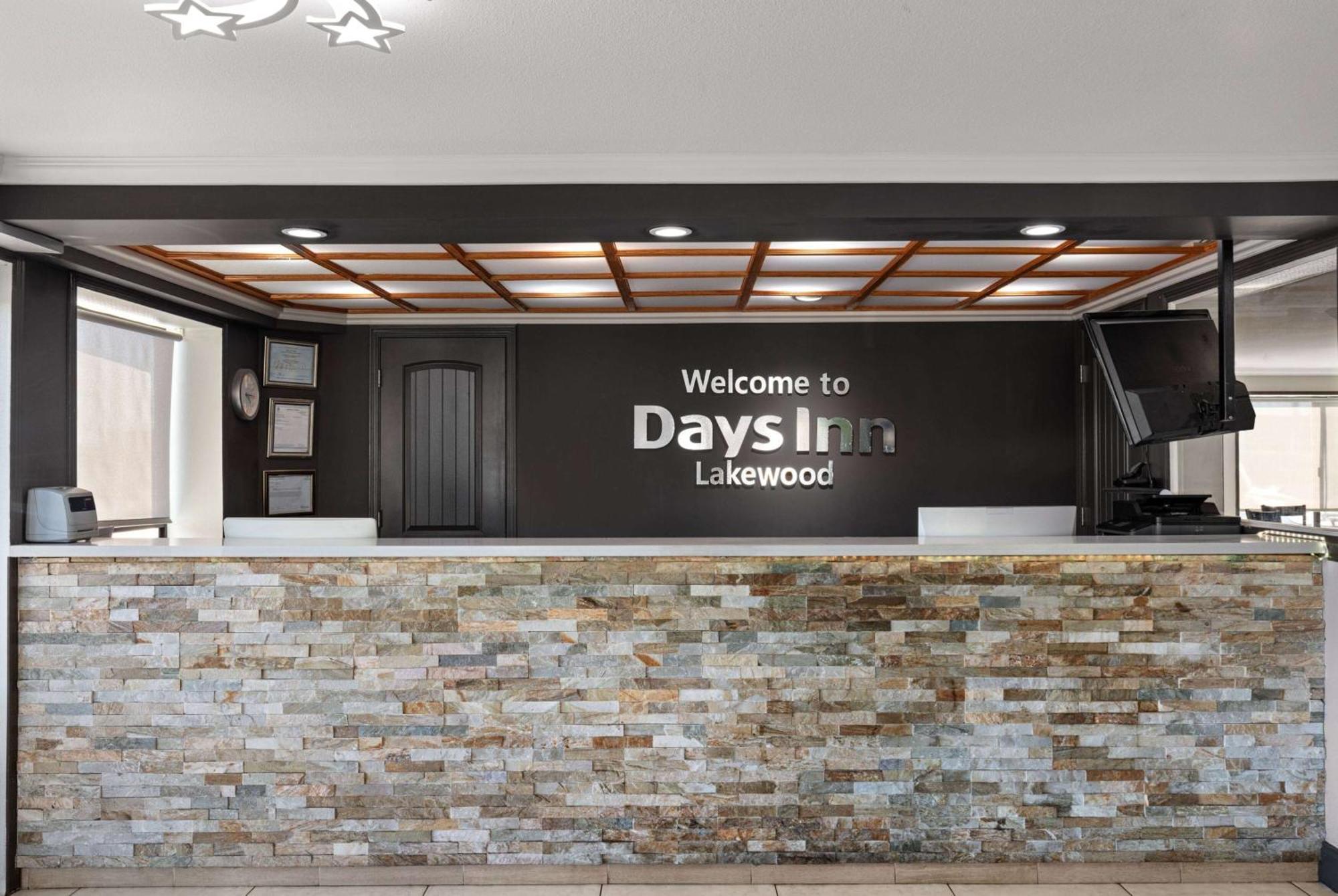 Days Inn By Wyndham Lakewood South Tacoma Eksteriør billede