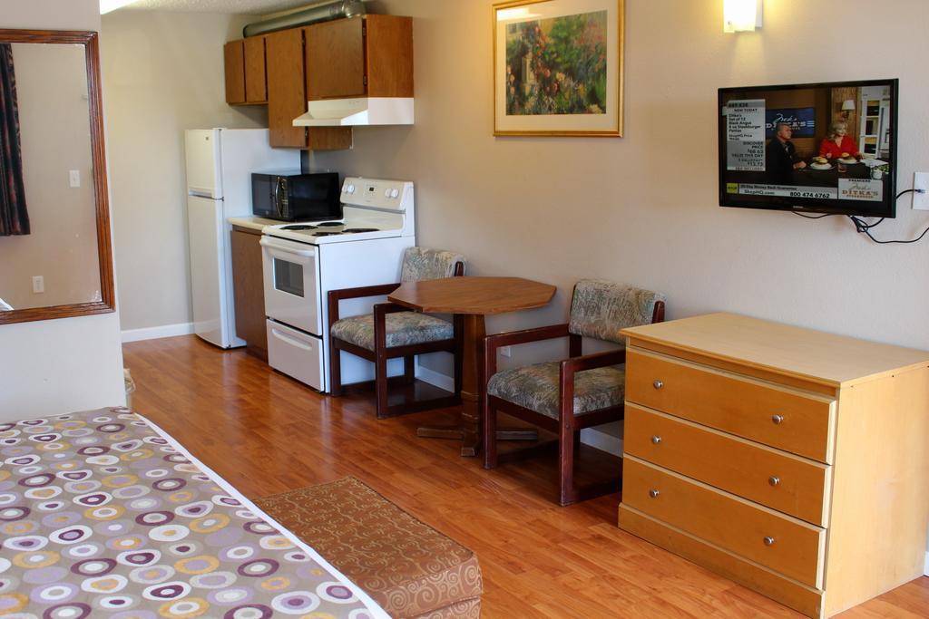Days Inn By Wyndham Lakewood South Tacoma Eksteriør billede