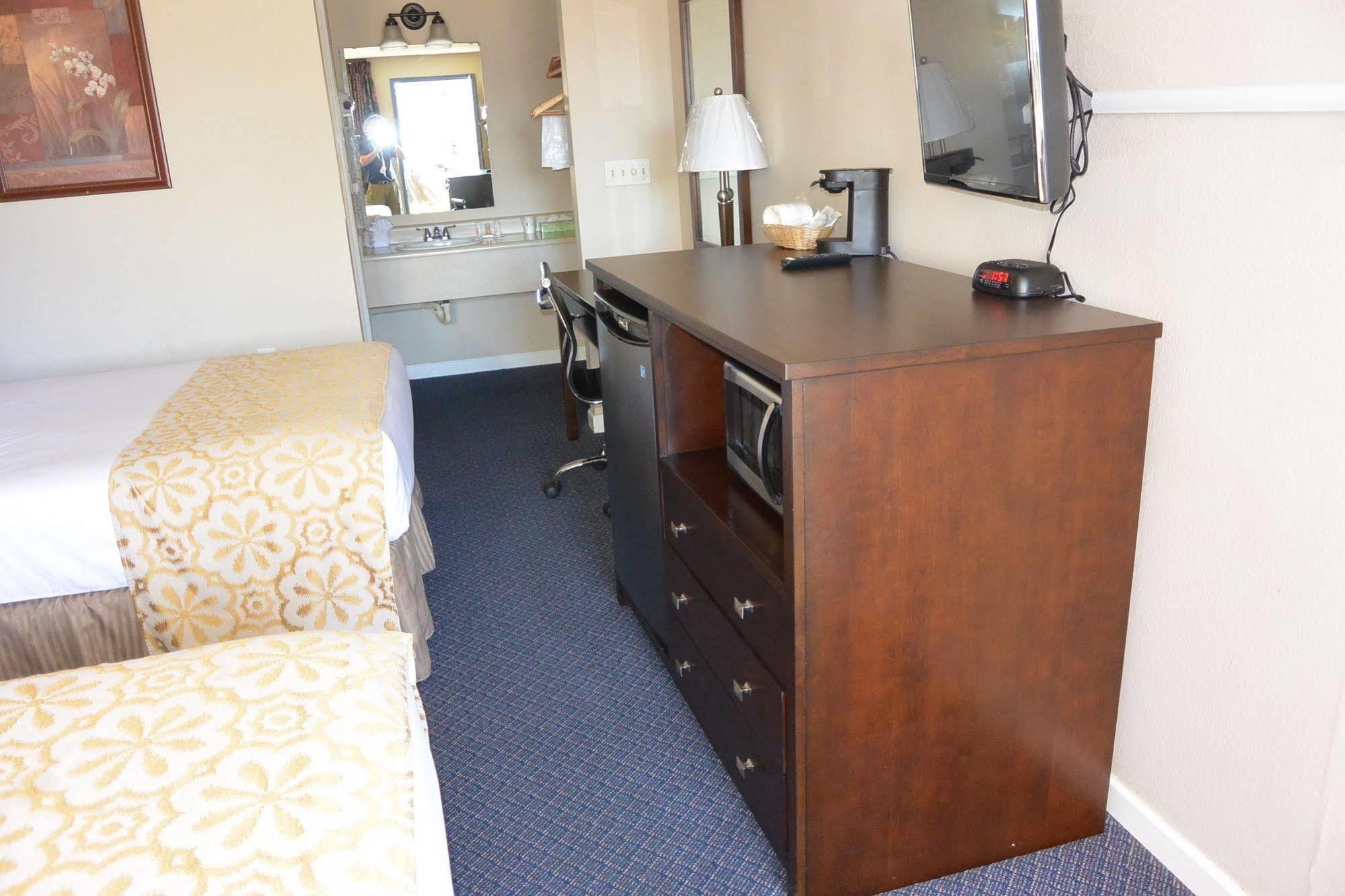 Days Inn By Wyndham Lakewood South Tacoma Eksteriør billede